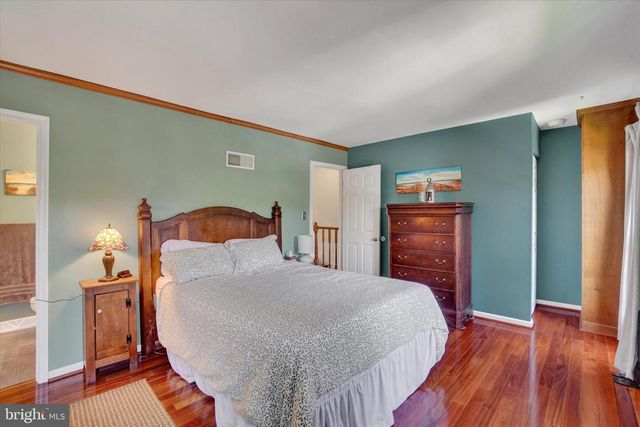 136 CROWN POINTE DR, York, PA 17402
