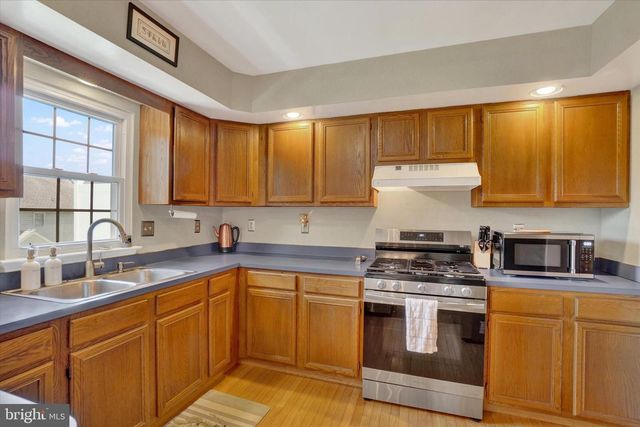 136 CROWN POINTE DR, York, PA 17402