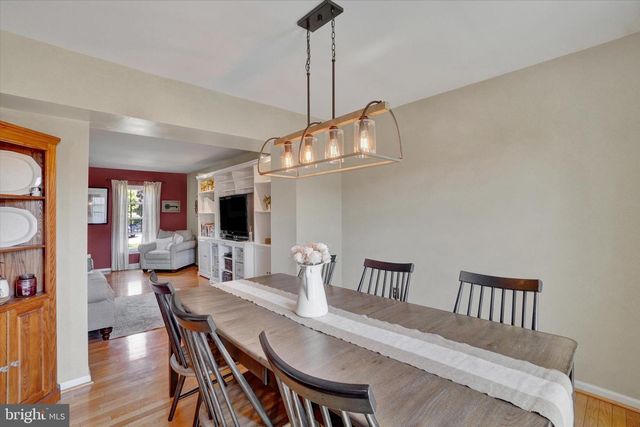 136 CROWN POINTE DR, York, PA 17402