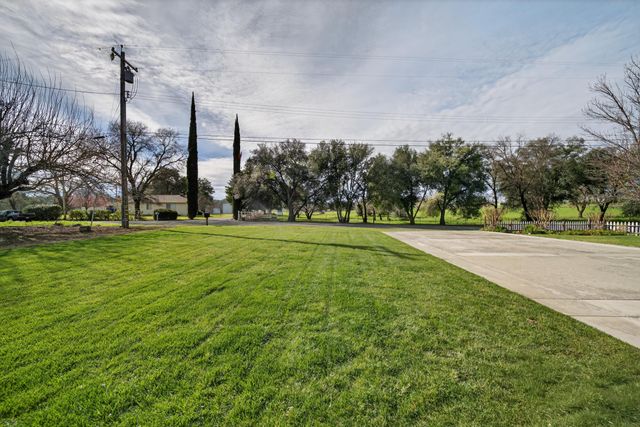 15470 China Rapids Drive, Red Bluff, CA 96080
