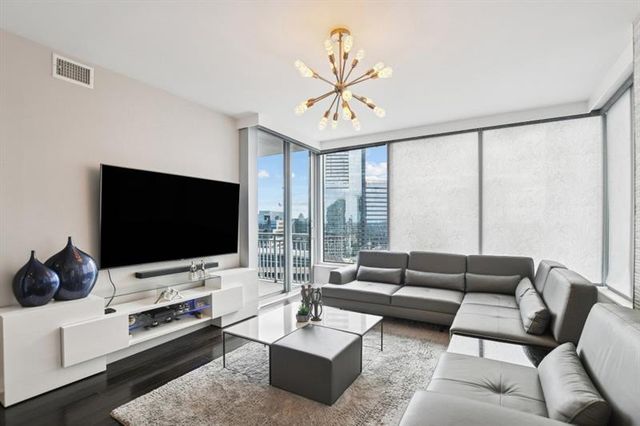 3338 Peachtree NE Road 2607, Atlanta, GA 30326