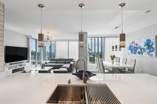 3338 Peachtree NE Road 2607, Atlanta, GA 30326