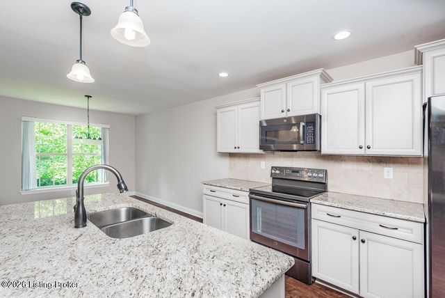 9920 W Cedar Garden Dr, Louisville, KY 40291