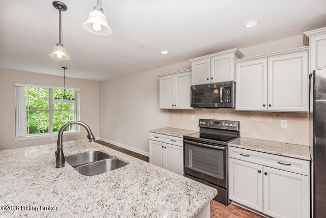 9920 W Cedar Garden Dr, Louisville, KY 40291