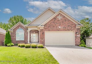 9920 W Cedar Garden Dr, Louisville, KY 40291