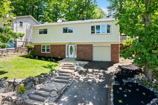 101 Pocono Trl, Hopatcong Boro, NJ 07843