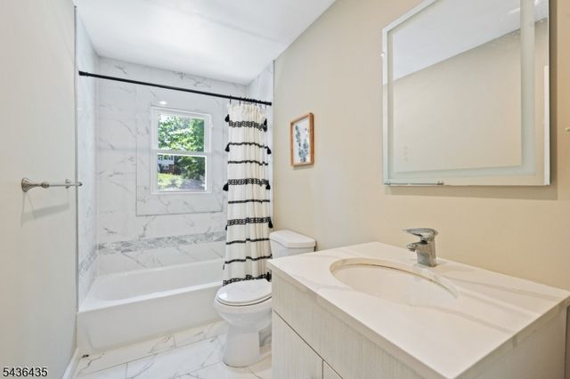 101 Pocono Trl, Hopatcong Boro, NJ 07843