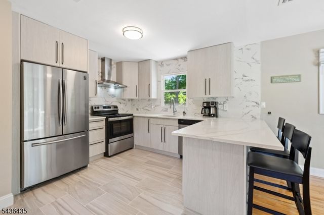 101 Pocono Trl, Hopatcong Boro, NJ 07843