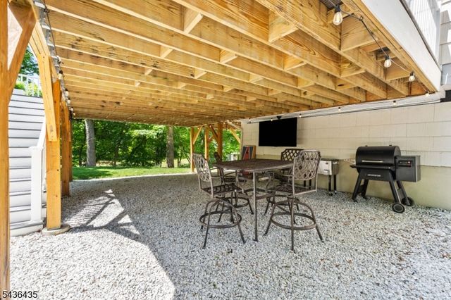 101 Pocono Trl, Hopatcong Boro, NJ 07843