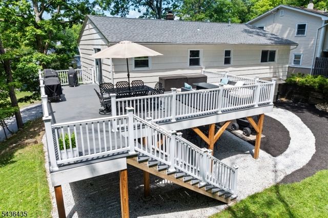 101 Pocono Trl, Hopatcong Boro, NJ 07843