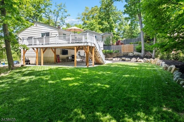 101 Pocono Trl, Hopatcong Boro, NJ 07843