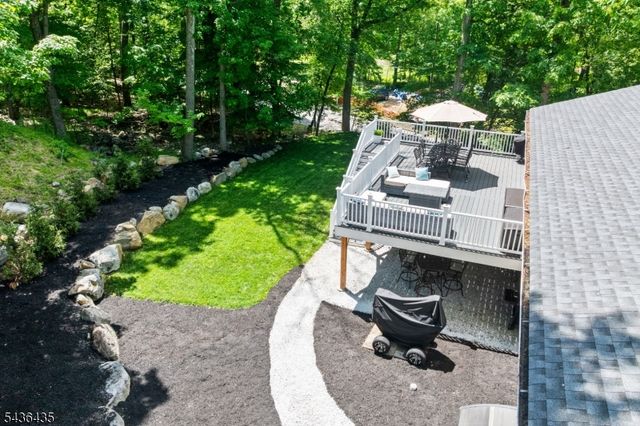 101 Pocono Trl, Hopatcong Boro, NJ 07843