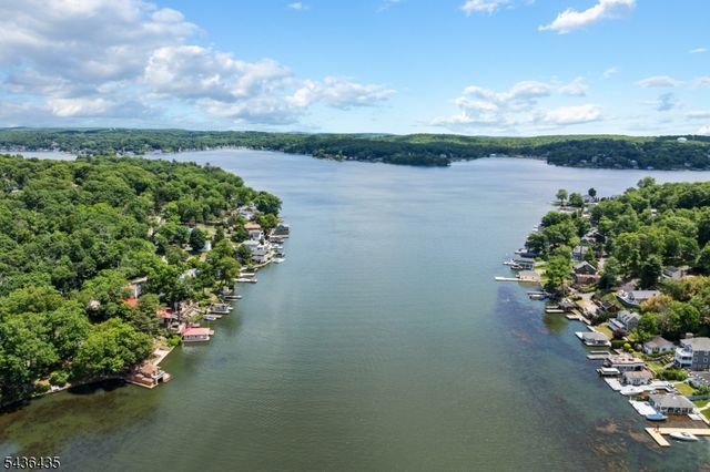 101 Pocono Trl, Hopatcong Boro, NJ 07843