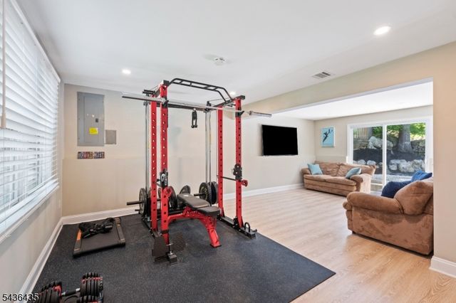 101 Pocono Trl, Hopatcong Boro, NJ 07843