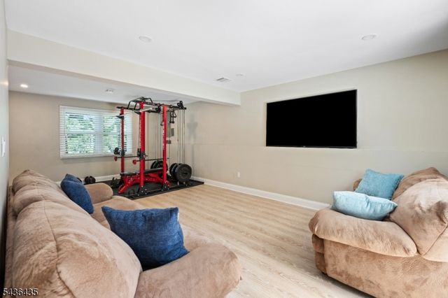 101 Pocono Trl, Hopatcong Boro, NJ 07843