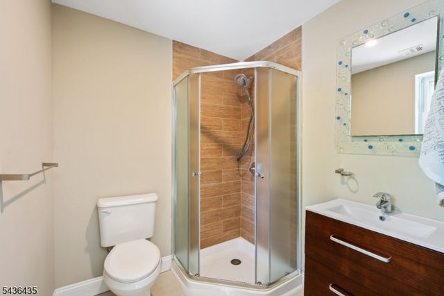 101 Pocono Trl, Hopatcong Boro, NJ 07843
