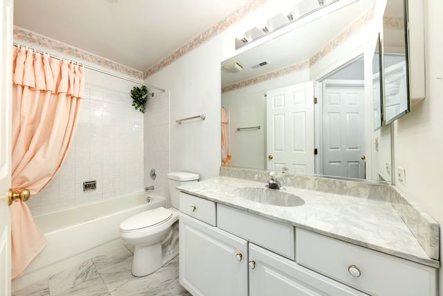 2319 Chasewood Drive, Downers Grove, IL 60515