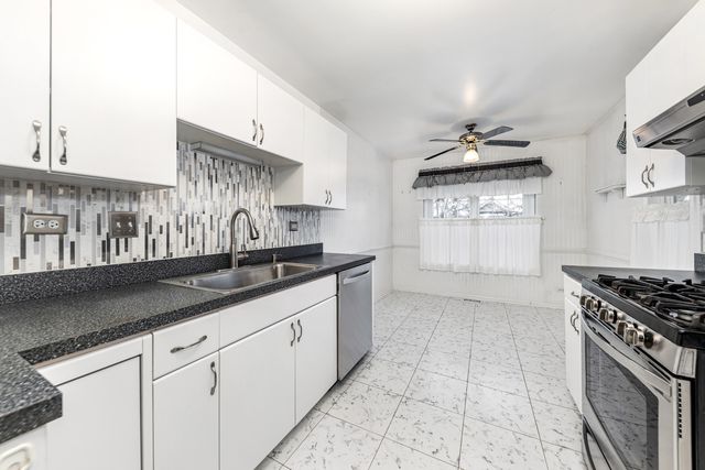 2319 Chasewood Drive, Downers Grove, IL 60515