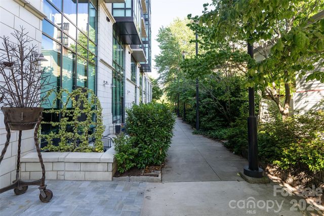 60 N Market Street, Asheville, NC 28801