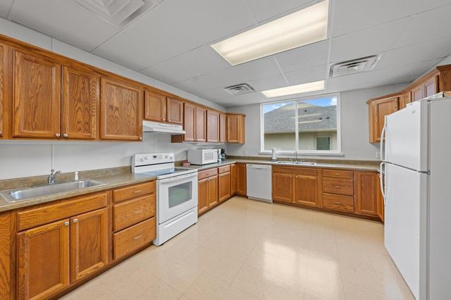 2009 Athens Ave, Kerrville, TX 78028