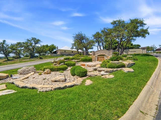 2009 Athens Ave, Kerrville, TX 78028