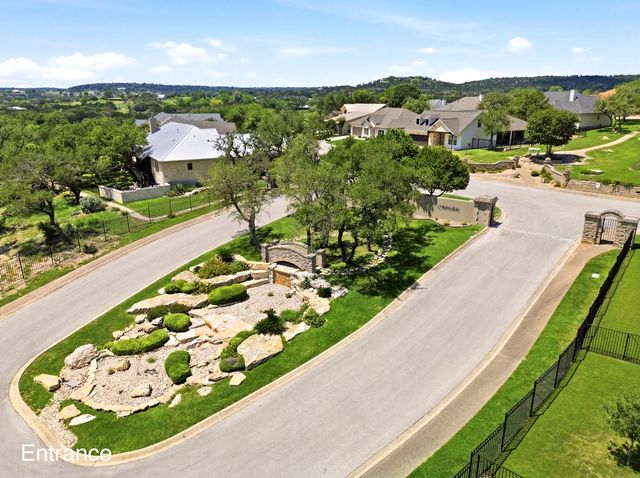 2009 Athens Ave, Kerrville, TX 78028