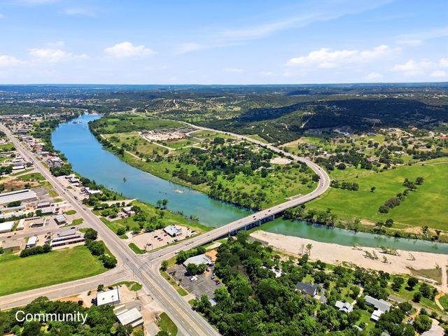 2009 Athens Ave, Kerrville, TX 78028