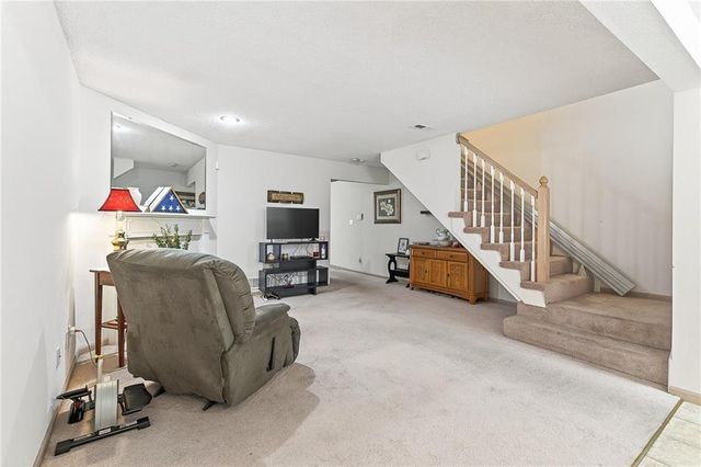 1325 SE Lexington Avenue 134C, Lee's Summit, MO 64081