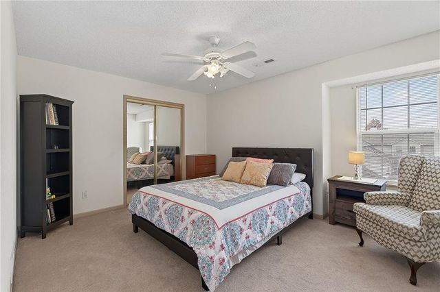 1325 SE Lexington Avenue 134C, Lee's Summit, MO 64081