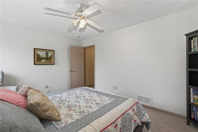 1325 SE Lexington Avenue 134C, Lee's Summit, MO 64081