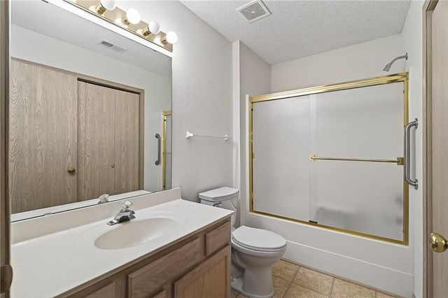 1325 SE Lexington Avenue 134C, Lee's Summit, MO 64081