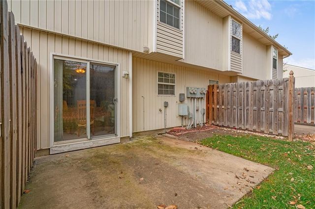 1325 SE Lexington Avenue 134C, Lee's Summit, MO 64081