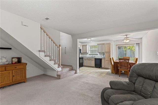 1325 SE Lexington Avenue 134C, Lee's Summit, MO 64081