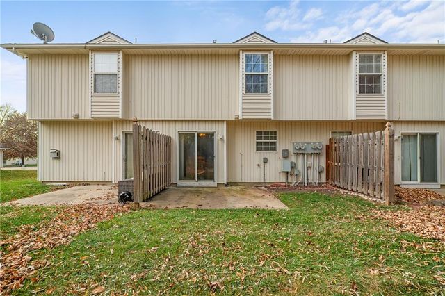 1325 SE Lexington Avenue 134C, Lee's Summit, MO 64081