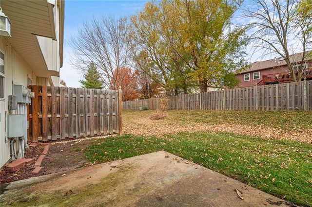 1325 SE Lexington Avenue 134C, Lee's Summit, MO 64081