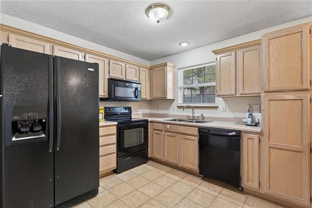 1325 SE Lexington Avenue 134C, Lee's Summit, MO 64081