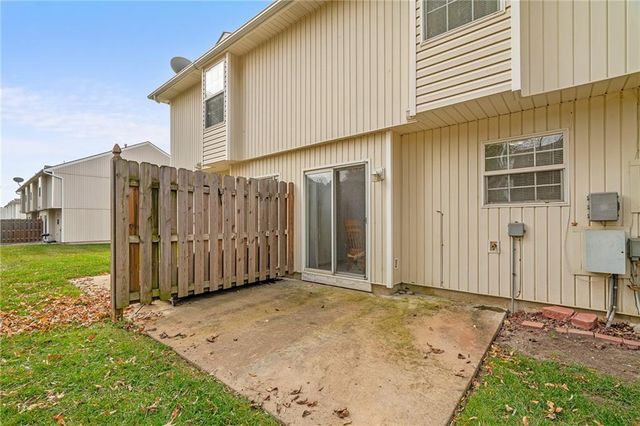 1325 SE Lexington Avenue 134C, Lee's Summit, MO 64081