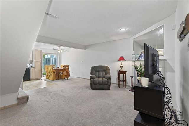 1325 SE Lexington Avenue 134C, Lee's Summit, MO 64081