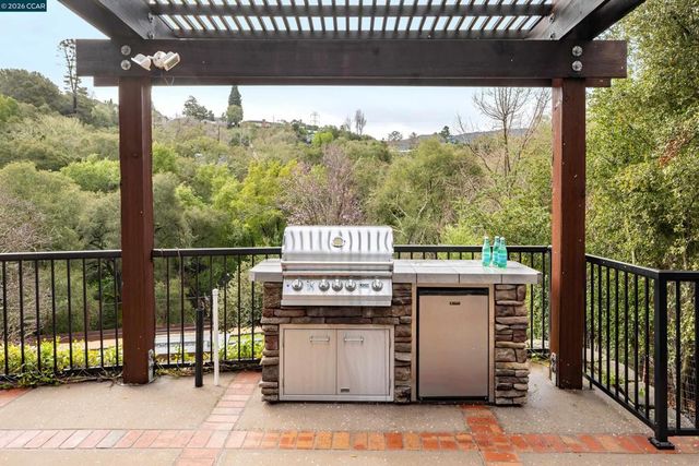 28 28 Southwood Dr, Orinda, CA 94563