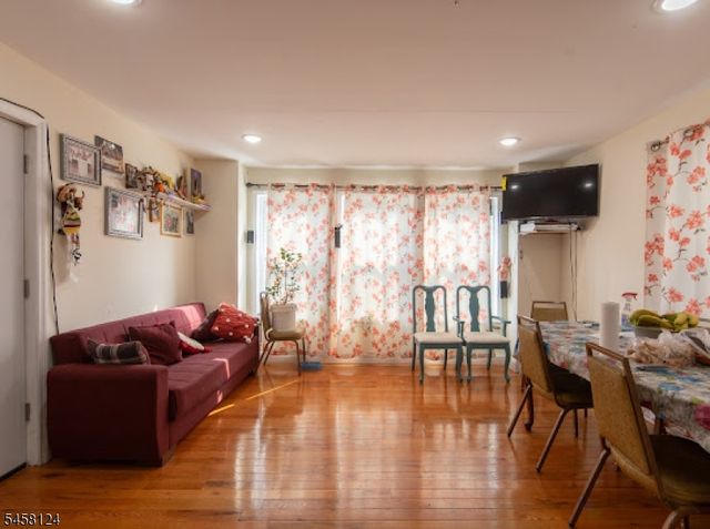 95 Ellis Ave, Irvington Twp., NJ 07111