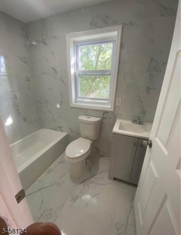 95 Ellis Ave, Irvington Twp., NJ 07111