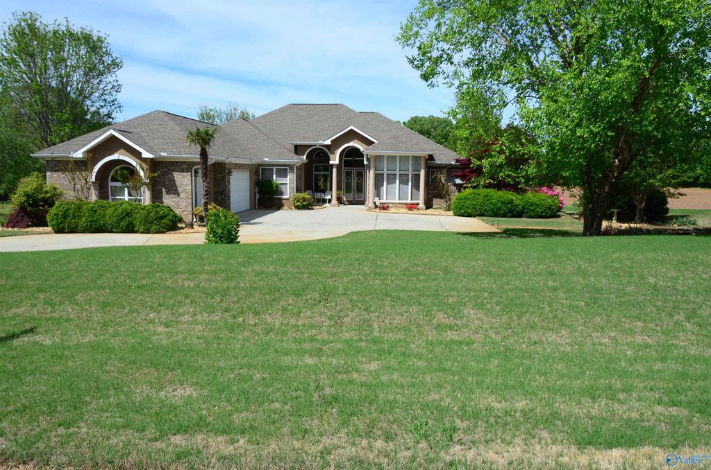 12820 Saint Andrews Drive, Athens, AL 35611