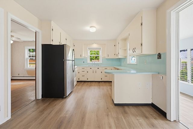 66 Little Neck Avenue, Swansea, MA 02777