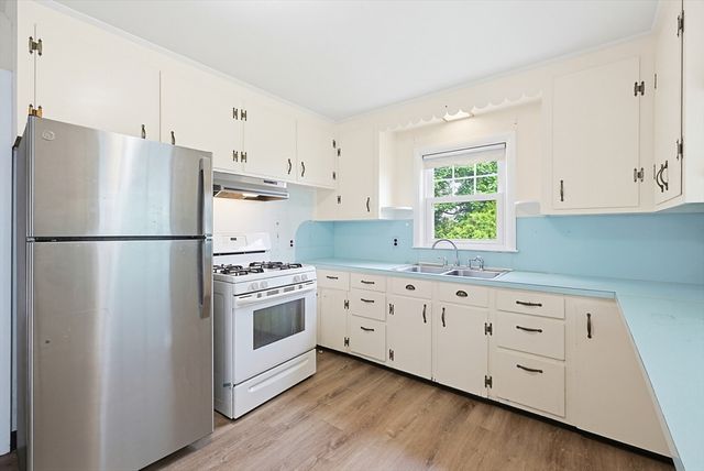 66 Little Neck Avenue, Swansea, MA 02777