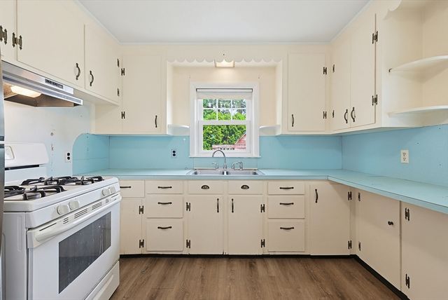 66 Little Neck Avenue, Swansea, MA 02777