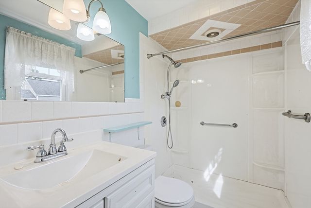 66 Little Neck Avenue, Swansea, MA 02777