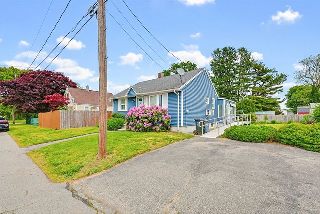 66 Little Neck Avenue, Swansea, MA 02777