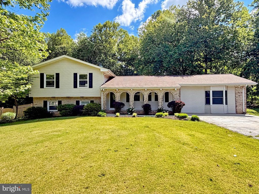 Image 1 of property listing at 5538 HUCKLEBERRY DR, Bryantown, MD 20617