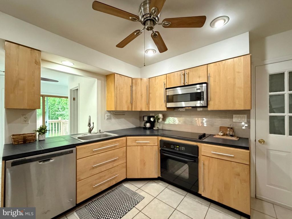 Image 17 of property listing at 5538 HUCKLEBERRY DR, Bryantown, MD 20617