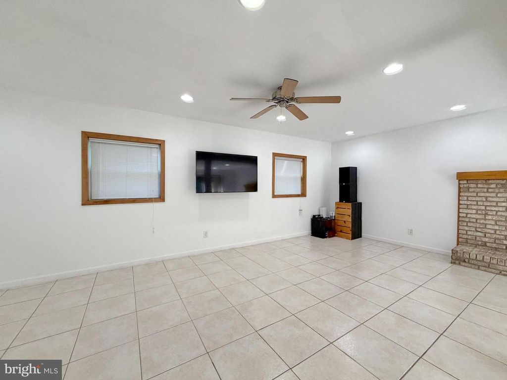 Image 37 of property listing at 5538 HUCKLEBERRY DR, Bryantown, MD 20617